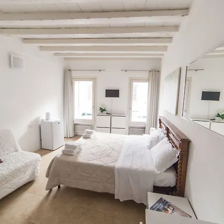 Academia Aparthotel 3*